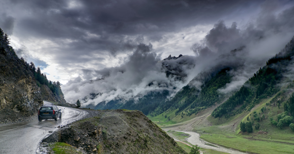 Best seasonal road trips in India including monsoon, winter and summer motorcycle tours by Motorswamis